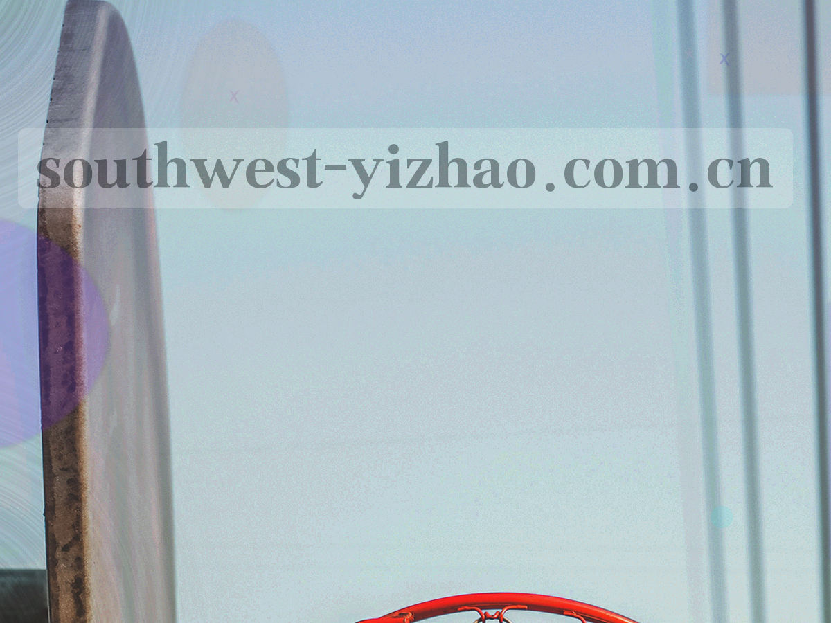 俯视角度跑动热力图，色阶由墨绿过渡到琥珀橙，球场标线清晰可见
